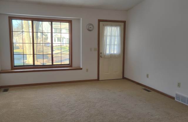 1216 Dale Court Northeast Gallery 2