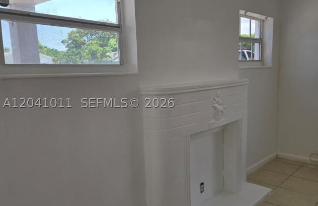 2325 Madison St Gallery 4