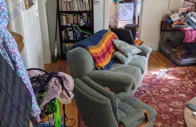 Charming 2-Bedroom House with Front Porch  Abundant Natural Light Gallery 4