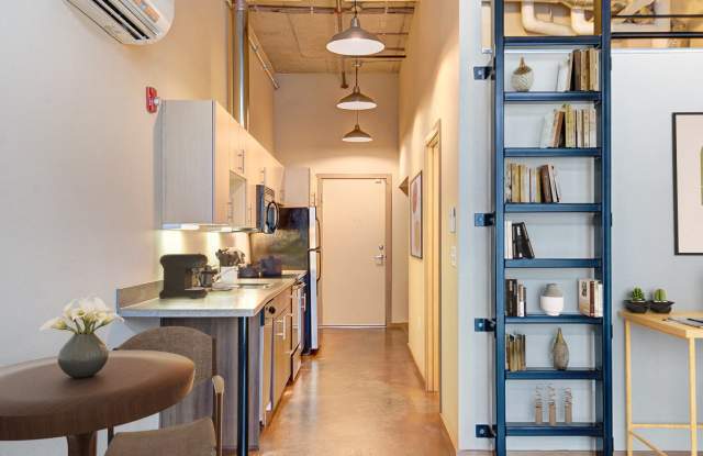 708 Uptown Apartments Gallery 4