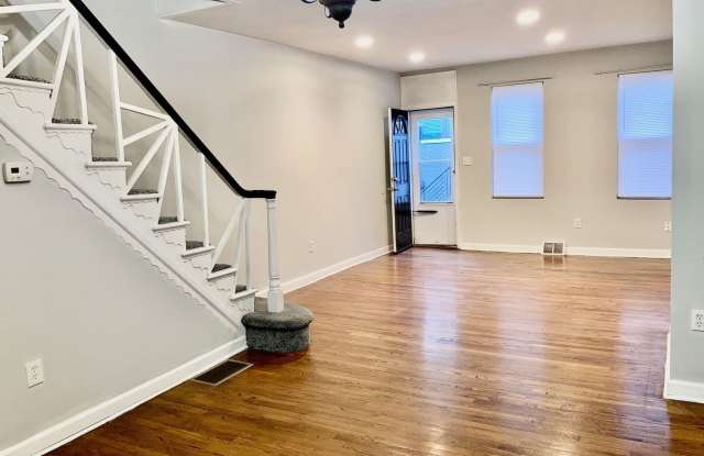 Wharton 2bd+Den/1bth w/Private Patio photos photos