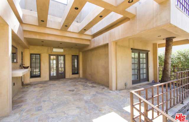 1029 N LA JOLLA AVE Gallery 4