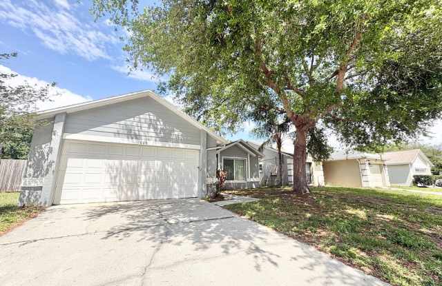 Upgraded Oviedo Home - Screened porch, fenced back yard, wood floors photos photos