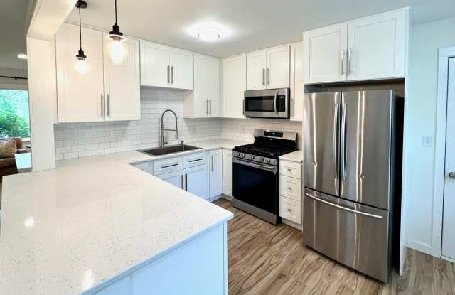 Completely Renovated! Forest Hills Eastern Schools Gallery 4