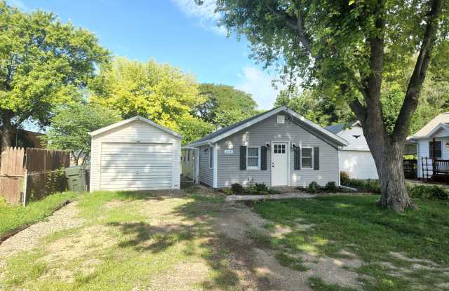 Available October 1st - East Peoria - 2BR/1BA House photos photos
