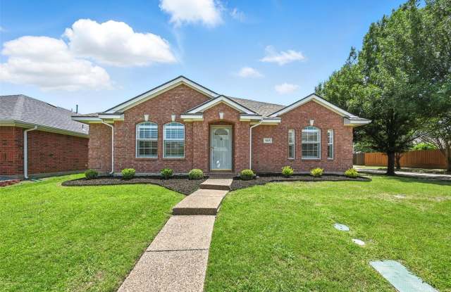 5025 Boxwood Lane Gallery 1