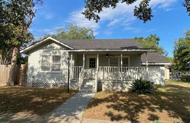 111 N Cedar Avenue - 111 North Cedar Avenue, Luling, TX 78648