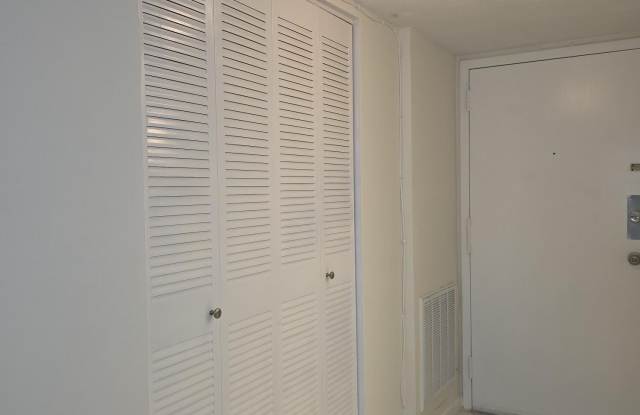 470 Executive Center Drive Gallery 3