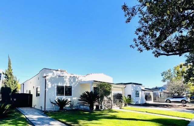 926 N Pass Ave photos photos