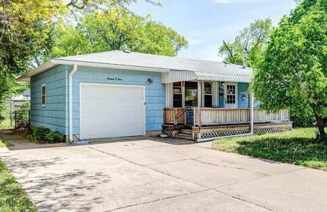1903 Roach St - 1903 Roach Street, Salina, KS 67401