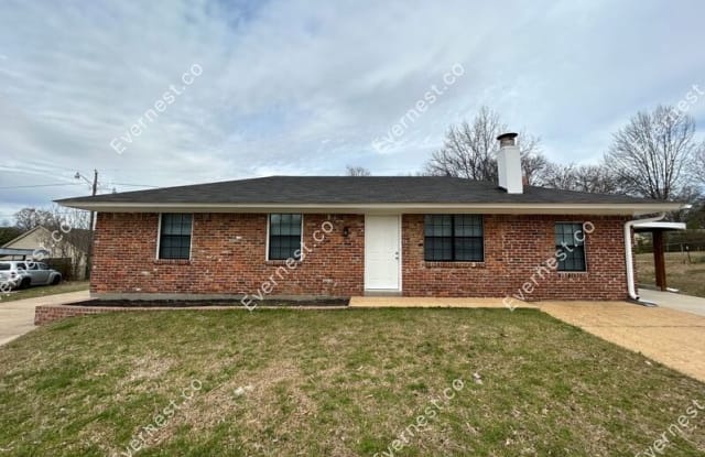 1648 Hickory Dr - 1648 Hickory Drive, Southaven, MS 38671