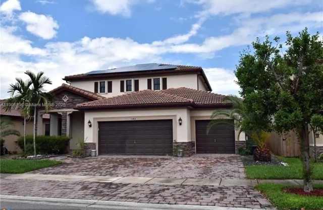 180 SE 36th Ave - 180 Southeast 36th Avenue, Homestead, FL 33033