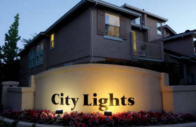 Spacious Townhome with High Ceilings in a Prime Commuter Location photos photos