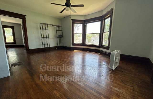 409 E 3rd ST - 409 East 3rd Street, Maryville, MO 64468