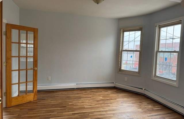 590 Hawthorne Ave Gallery 4