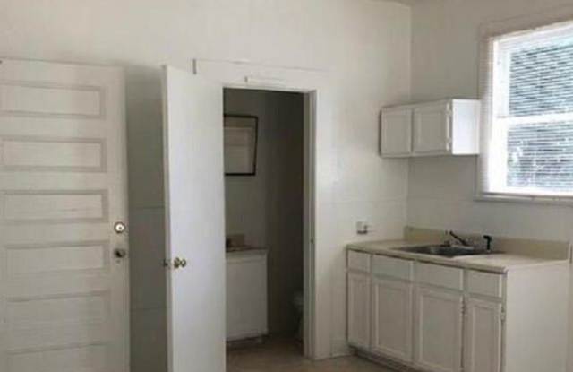 207 Park Ave Apt A Gallery 2