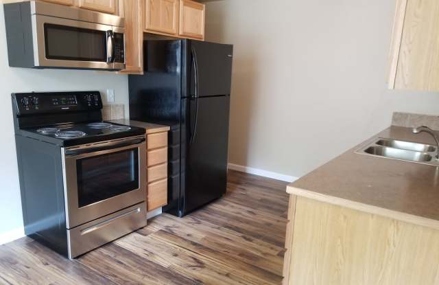 Spacious & Updated 3 bedrooms +large rec room 2 baths, landscaped photos photos
