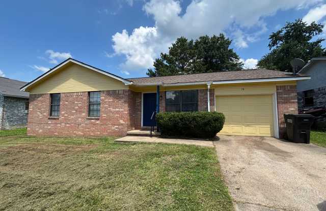 This 3-bedroom, 1.5-bath home in Russellville, AR photos photos