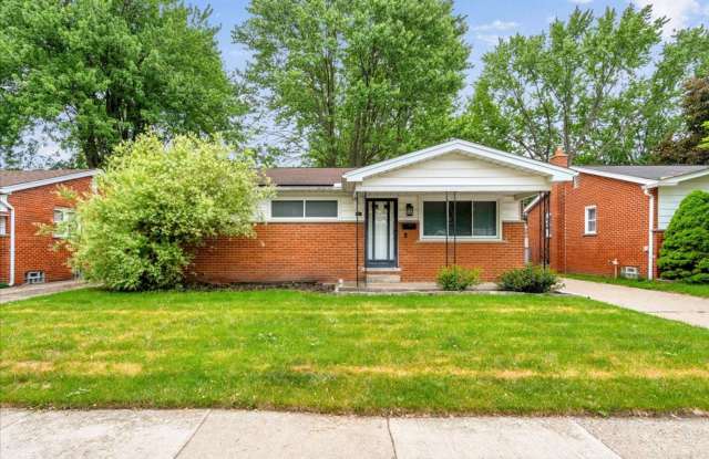 Charming Madison Heights Home with Garage and Fenced Yard photos photos Charming Madison Heights Home with Garage and Fenced Yard photos photos