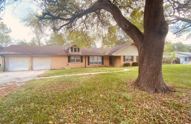 8650 Newfield Ln - 8650 Newfield Lane, Beaumont, TX 77707