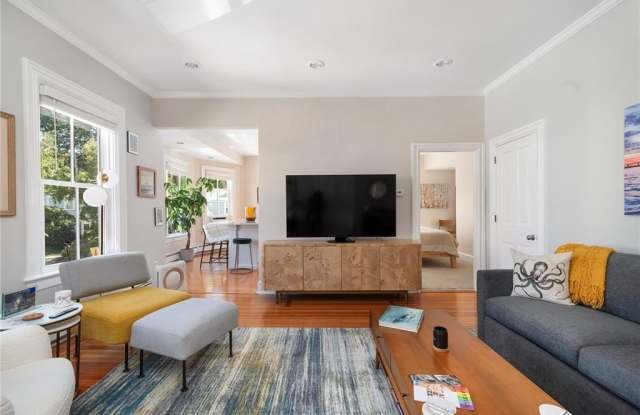 109 Church Street unit: 3 photos photos