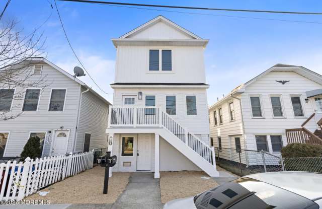 233 Dupont Avenue unit: 2 photos photos