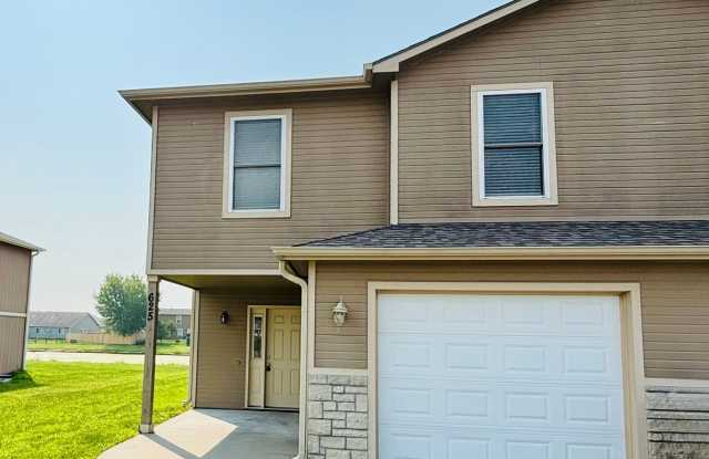 Live Comfortably on the East Side – Spacious 4 Bed / 2.5 Bath Duplex with Backyard & Garage photos photos
