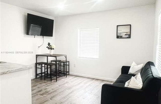 4139 NW 23rd Ave photos photos