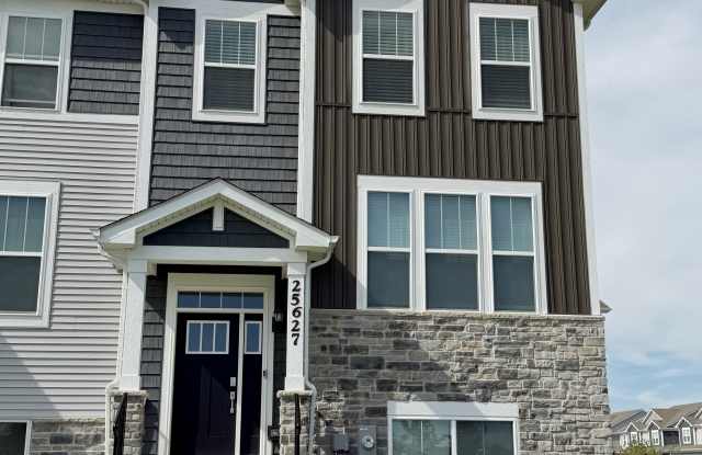 25627 West Wakefield Drive Gallery 1