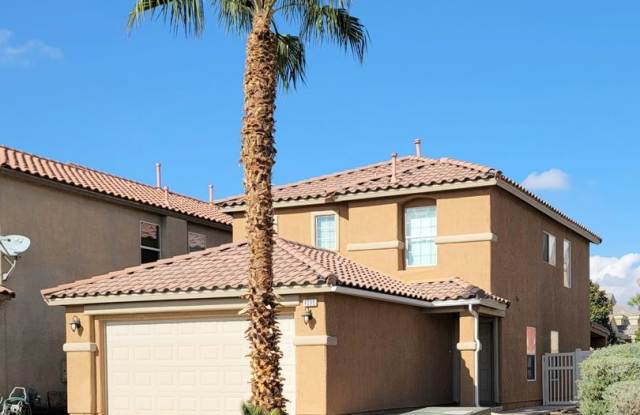 Spacious 3-Bedroom Home with Open Floorplan & Backyard photos photos
