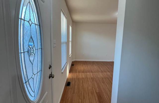 3 Bedroom 2 bath 2 car garage house Gallery 4