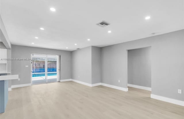 3801 N 66th Ave photos photos
