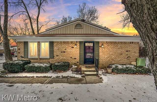 4952 Cara Court - 4952 Cara Court, Royal Oak, MI 48073