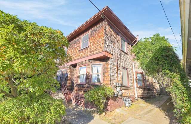 2 Bedroom Renovated Upstairs Unit In Central Berkeley! Gallery 1