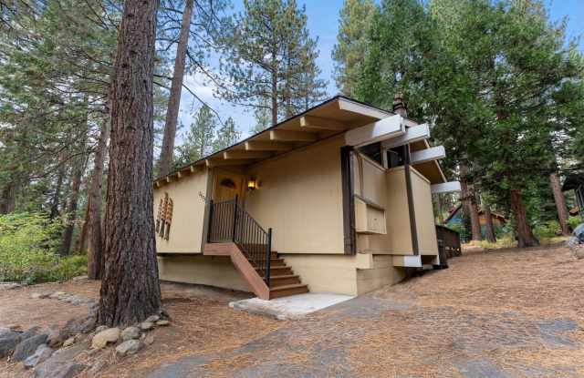 SKI LEASE: Gas Fireplace, Pet Friendly, Downtown Kings Beach Gallery 4