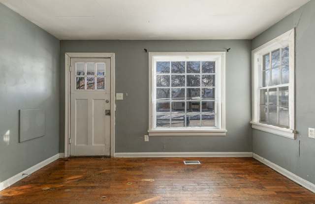 2 bed/1 bath, 850 sqft home! 917 N Grant Ave in Springfield MO. Gallery 3