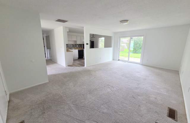 6015 Hinsdale Lane Gallery 3