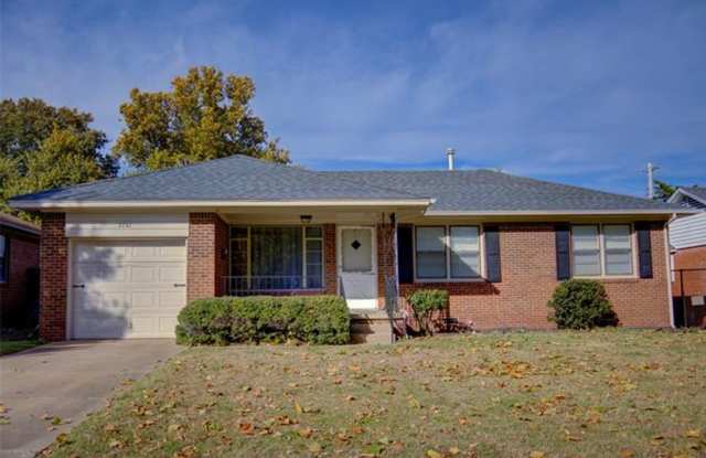 Charming Midtown Bungalow! - 3741 East 30th Street, Tulsa, OK 74114