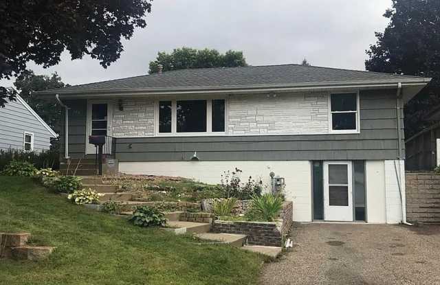 charming 3-bedroom, 1-bathroom single home located in the convenient South St Paul. photos photos