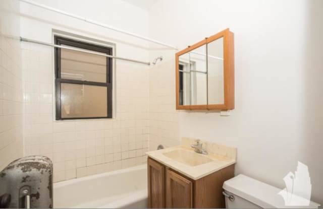 3503 North Greenview Gallery 2