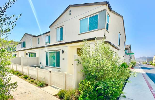 Beautiful, Newer Construction Home in Desirable and New Citro Community of Fallbrook! - 304 Satsuma Trail, San Diego County, CA 92028