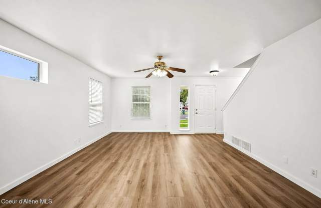 Home in Stoddard Park! Gallery 4