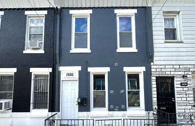 Stunning 2-Bedroom Townhome in Point Breeze! Available mid-November! Gallery 1