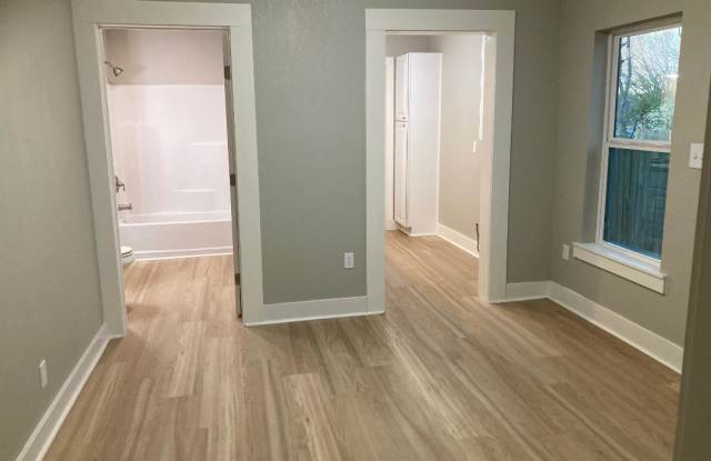 736 W 1st Ave photos photos