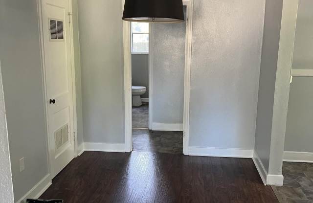 1123 N Ash Gallery 4