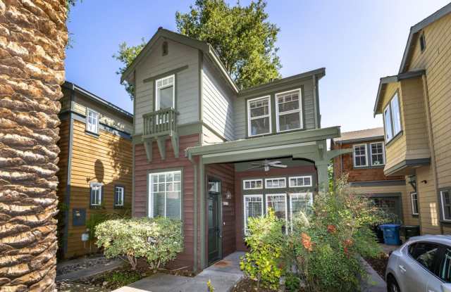 Beautifully Maintained 3 Bed/2.5 Bath Craftsman On Quiet Cul-de-Sac photos photos