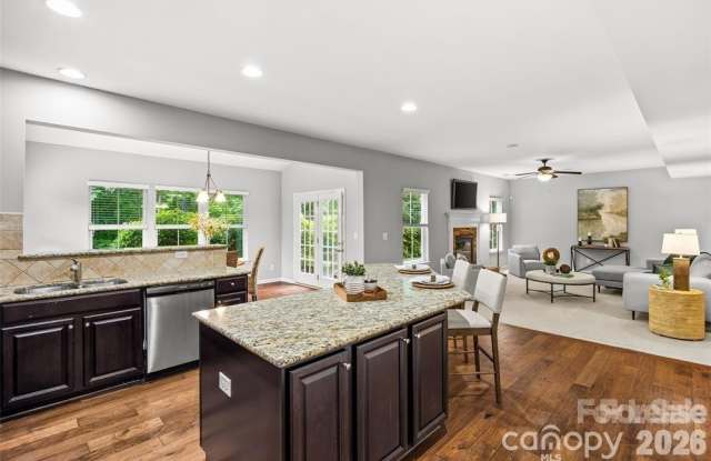 4008 Pinebrook Lane Gallery 2