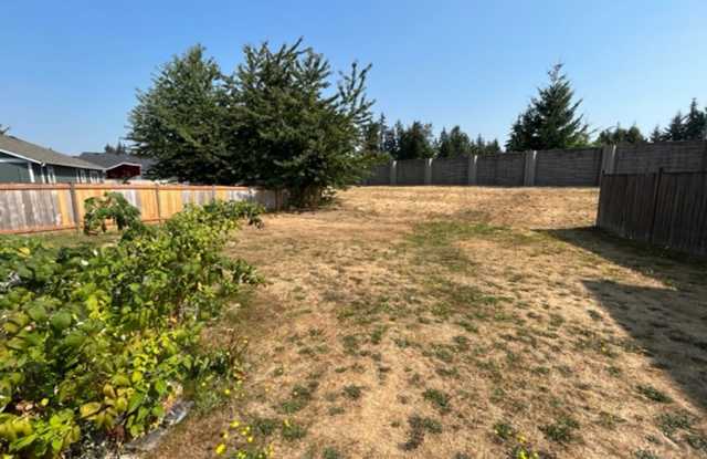 3 Bedroom 2 Bath Home in Marysville! - 17627 29th Avenue Northeast, Marysville, WA 98271