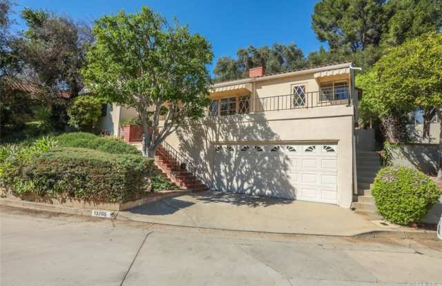 13705 Glen Court Gallery 2