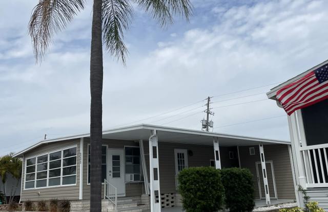 111 Orangewood Ave - 111 Orangewood Avenue, Tarpon Springs, FL 34689